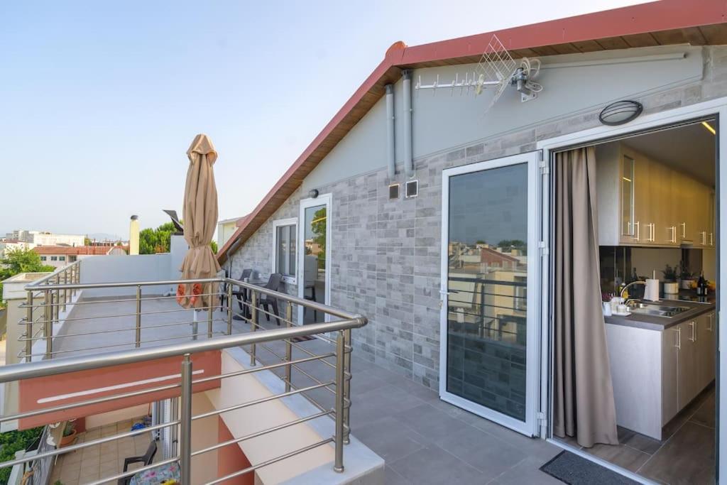 Contemporary Attic Apartment Preveza Bagian luar foto